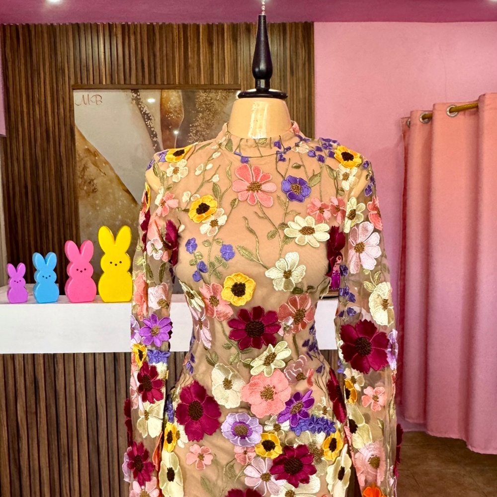 women’s embroidered floral dress 🌺 - Picture 4 of 5